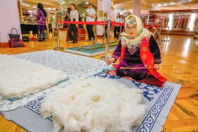 Киіз басудан зергерлік өнерге дейін: Алматыда қолөнерден фестиваль өтіп жатыр - фото 6