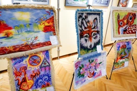 Киіз басудан зергерлік өнерге дейін: Алматыда қолөнерден фестиваль өтіп жатыр - фото 21