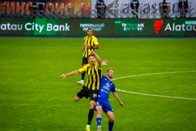 Kairat thrashed Astana and moved to first place in the Kazakhstan Premier League - photo 3