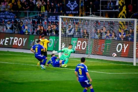Kairat thrashed Astana and moved to first place in the Kazakhstan Premier League - photo 8