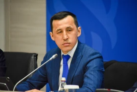 Массовую блокировку счетов казахстанцев объяснили в Минфине - фото 1