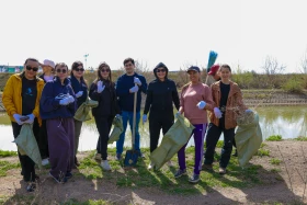 В ритме «Таза Қазақстан: ТРК Президента всей командой вышел на субботник в Астане - фото 2