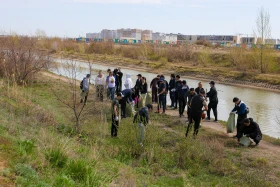 В ритме «Таза Қазақстан: ТРК Президента всей командой вышел на субботник в Астане - фото 9