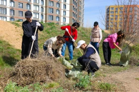 В ритме «Таза Қазақстан: ТРК Президента всей командой вышел на субботник в Астане - фото 13