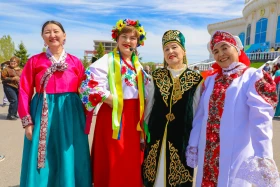 Фестиваль национальной культуры и кухни провели в День единства в Астане - фото 14