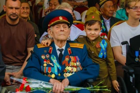 Акция «Батырларға тағзым»: тысячи алматинцев почтили память героев ВОВ - фото 14