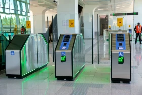 Проезд на LRT можно оплатить по Face ID, умными часами и через телефон - фото 6