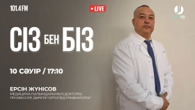 30 лет опыта: врач Ерсин спас жизнь пассажиру в самолёте - фото 1